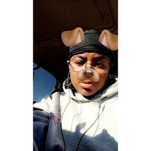 Meet your Posher, Crystal